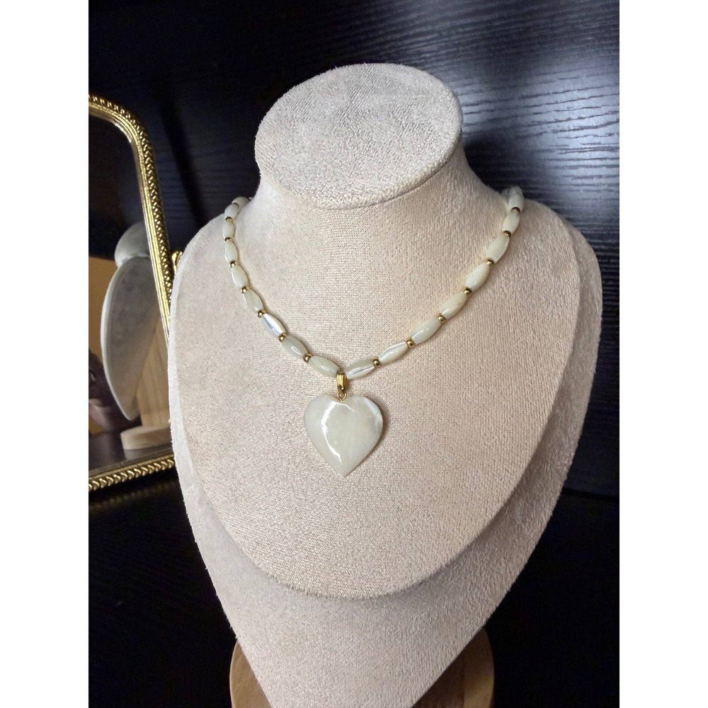 Vintage Mother of Pearl Heart Pendant Necklace Rice Bead Gold Tone 16.5 Inch